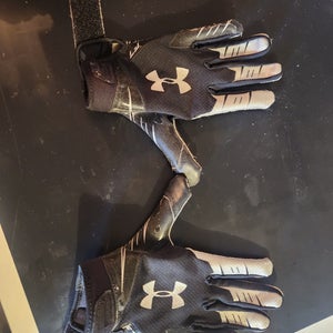 Used Large Youth Under Armour Gloves