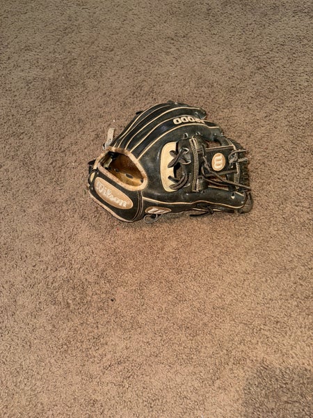 Used Infield 11.5" A2000 Baseball Glove