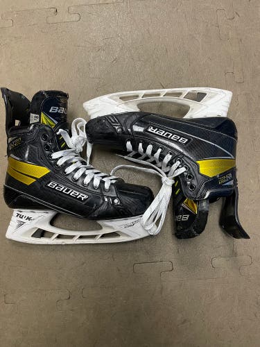 Used Senior Bauer 8.5 Supreme UltraSonic Hockey Skates