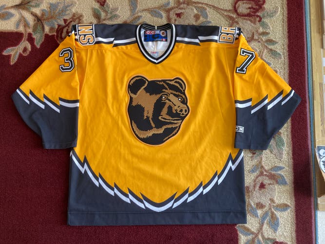 Boston Bruins, Yellow Pooh Bear, CCM, size XL - Bergeron, #37 NHL Hockey Jersey
