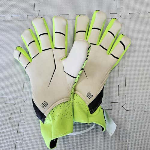 Used Adidas Predator 12 Soccer Goalie Gloves