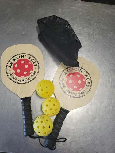 Used Amazing Aces Pickle Ball Set Pickleball Paddles