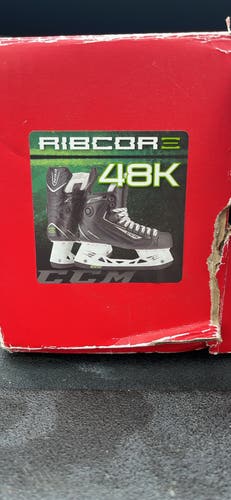 New Intermediate CCM Size 5 RibCor 48K Pump Hockey Skates
