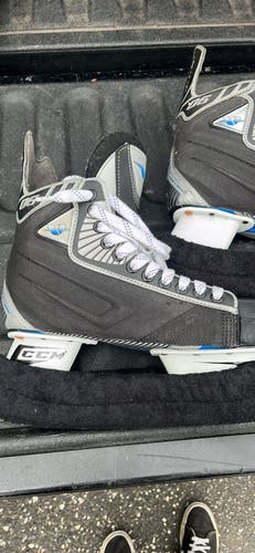 Used Senior CCM 7.5 Vector V06 Hockey Skates