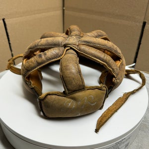 VINTAGE AND RARE 1950’s D & R LEATHER 8 SPOKE HOCKEY HELMET