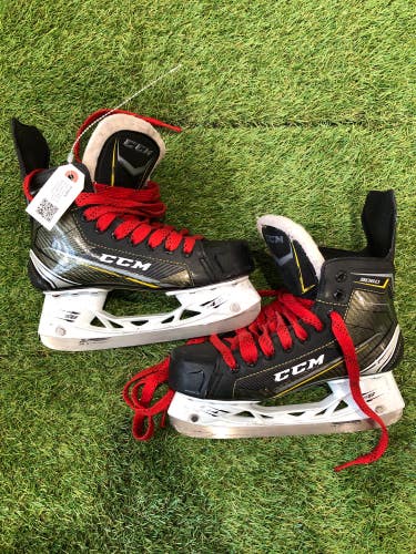 Used CCM Tacks 9060 Hockey Skates Regular Width Size 5.5 - Intermediate