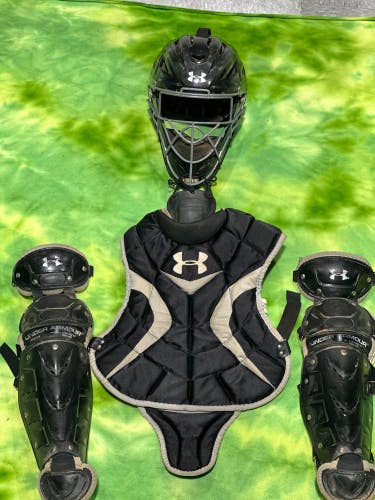 Used Youth Under Armour Victory Series Catcher's Set