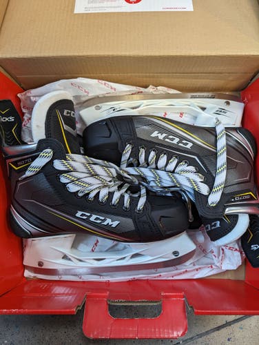 New Senior CCM Extra Wide Width  8 Tacks 9070 Hockey Skates