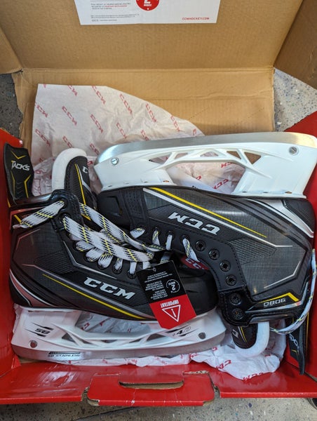 New Senior CCM Extra Wide Width 9 Tacks 9080 Hockey Skates