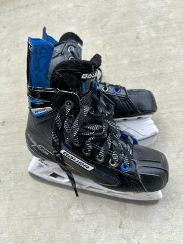 Used Intermediate Bauer Nexus Elevate Hockey Skates Regular Width Size 4