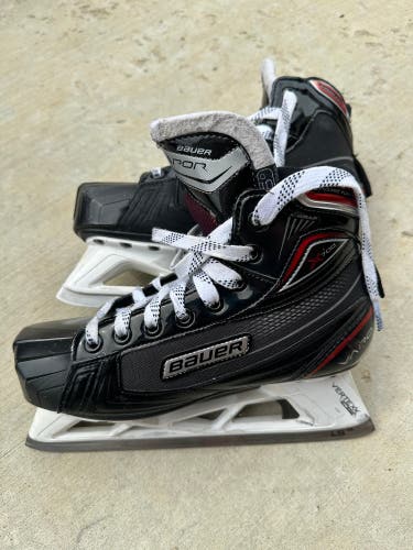 Used Bauer Vapor X700 Hockey Skates Regular Width Size 5