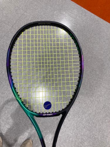 Used Men's YONEX VCORE Pro 100 Tennis Racquet