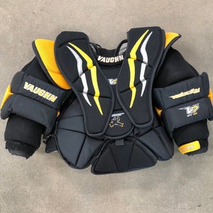 Used Intermediate Vaughn Velocity V7 Hockey Goalie Chest Protector (Size: Large)