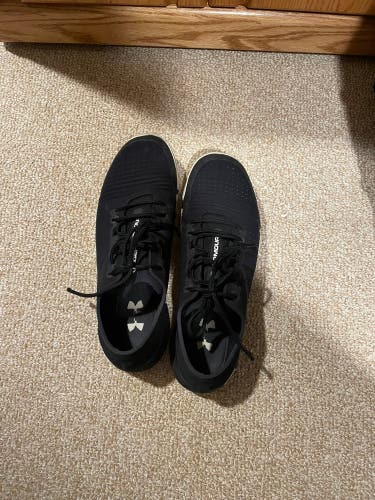 Black Used Unisex Under Armour Shoes