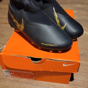 Nike Jr Phantom VSN Academy Soccer Cleats NEW