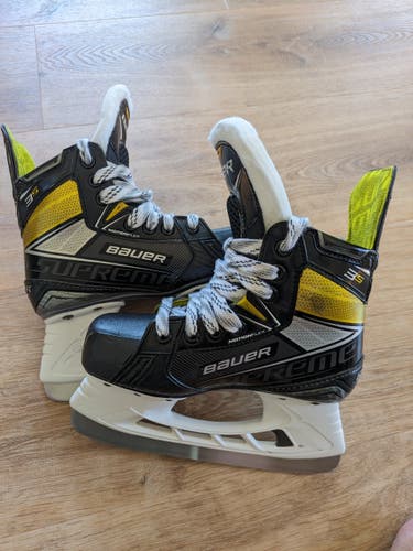 Used Junior Bauer Supreme 3S Hockey Skates Regular Width Size 1