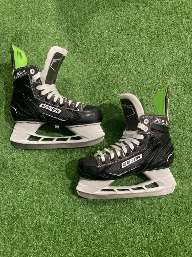 Used Intermediate Bauer XLS Hockey Skates Regular Width Size 4