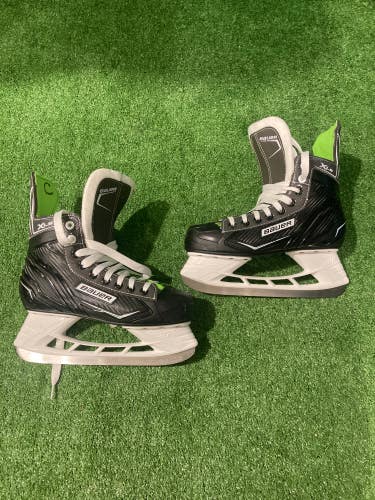 Used Intermediate Bauer XLS Hockey Skates Regular Width Size 5
