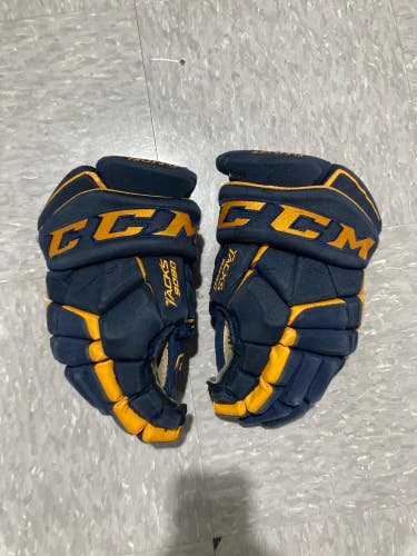 Used Senior CCM Tacks 9080 Gloves 14"
