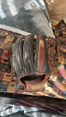 Used Infield 11.5" A2000 Baseball Glove