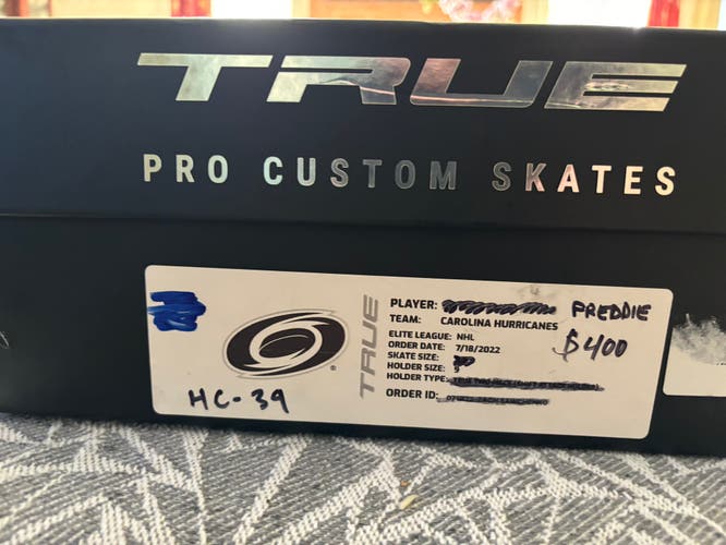 True TF Pro Custom One Piece NHL Pro Stock Goalie Skates w/Steel - Size 9