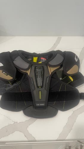 CCM AS 580 Shoulder Pads