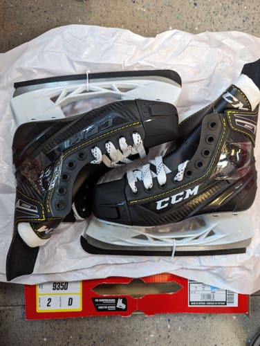 New Junior CCM Regular Width  Size 2 Tacks 9350 Hockey Skates