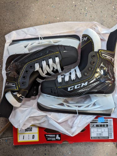 New Junior CCM Regular Width  Size 1 Tacks 9350 Hockey Skates