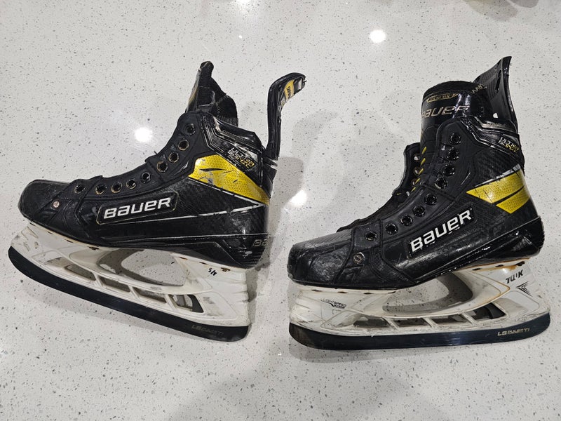 Used Intermediate Bauer Supreme UltraSonic Hockey Skates size 6 Fit 3