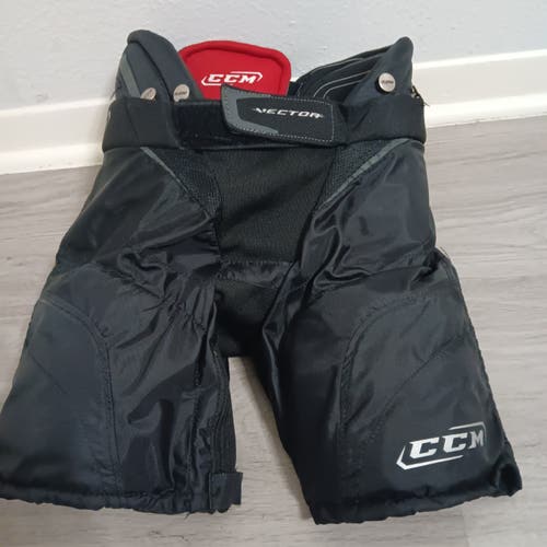 Used Intermediate Medium Hockey Pants 24"-26" / 4'6"-4'10"