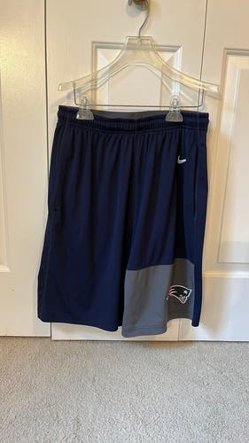 Men’s LG Nike NFL NE Patriots Shorts