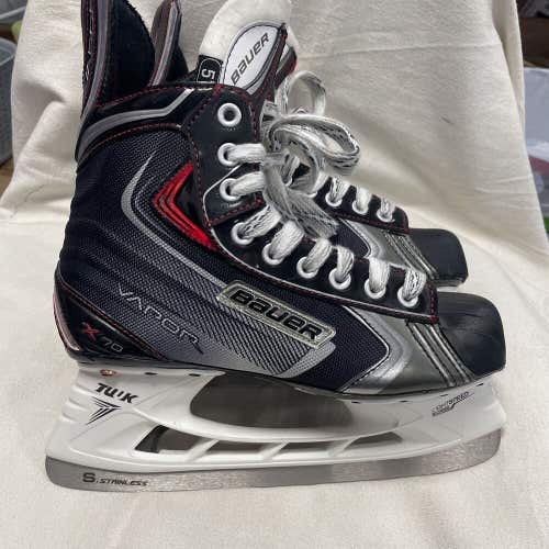 Junior Size 5 D Bauer Vapor X70 Ice Hockey Skates