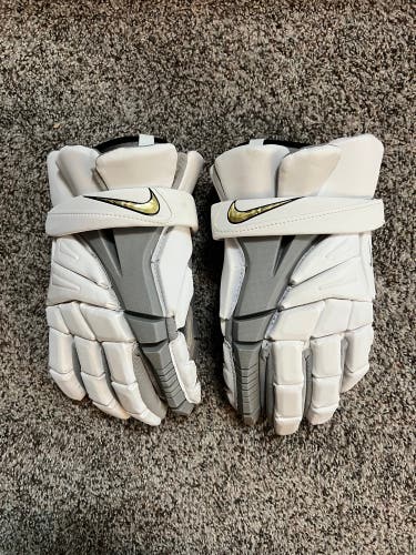 New Player's Nike 12" Vapor Elite Lacrosse Gloves