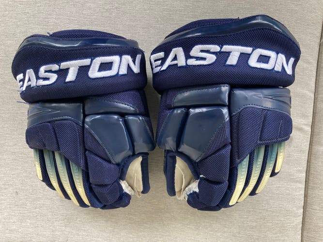 Easton 10" Mako Hockey Gloves, Used