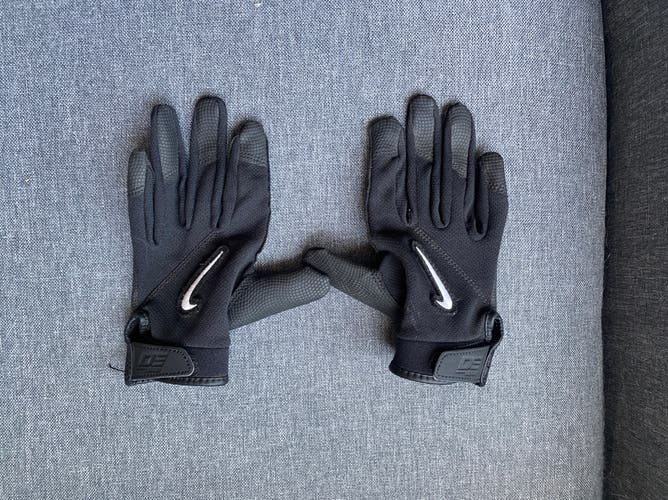Nike youth M/L batting gloves