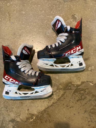 Used Junior CCM JetSpeed FT485 Hockey Skates Regular Width Size 2