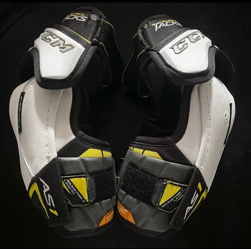 Used CCM Super Tacks AS1 Elbow Pads