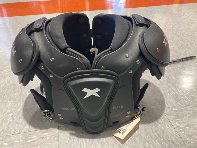 Used Medium Youth Xenith Flyte Shoulder Pads