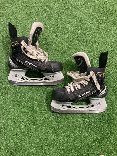 Used Junior CCM Tacks 9050 Hockey Skates Regular Width Size 3