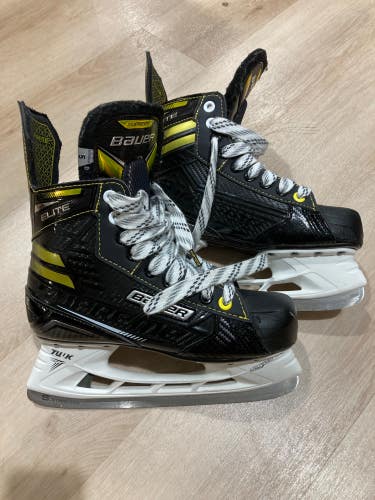 Used Intermediate Bauer Supreme Elite Hockey Skates Regular Width Size 5