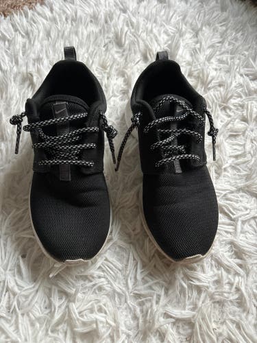 Black Used Women's Nike roshe Shoes