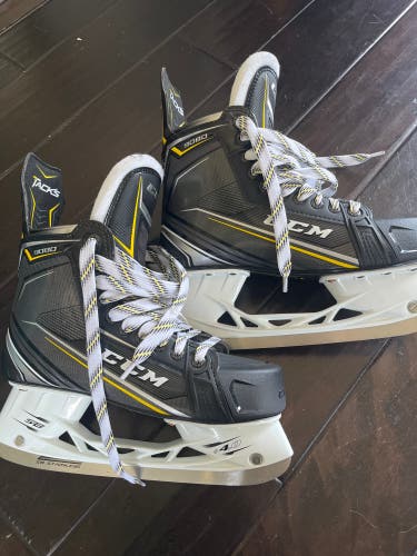 New Senior CCM Regular Width Size 8 Tacks 9080 Hockey Skates
