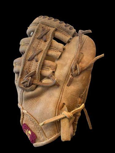 Used Shoeless Joe Right Hand Throw Infield Baseball Glove 10"