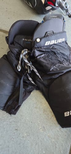 Used Junior Large Bauer Nexus 600 Hockey Pants