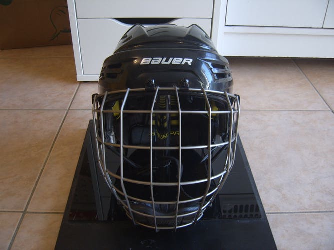 Excellent Like New Bauer Re-Akt Hockey Helmet sz Large Black w/Bauer Profile III Cage