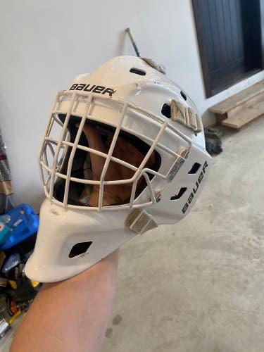 Bauer goalie helmet nme1