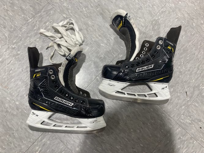 Used Junior Bauer Supreme M1 Hockey Skates Regular Width Size 2