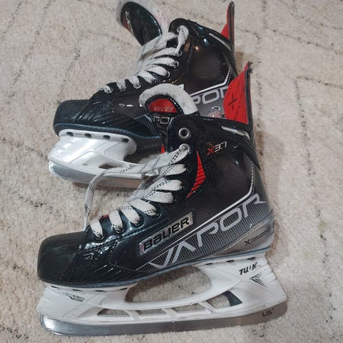 Bauer Regular Width  Size 6 Vapor X3.7 Hockey Skates