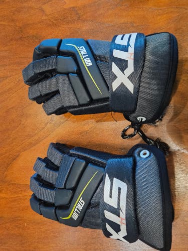 Used STX Stallion 200 Lacrosse Gloves Medium youth