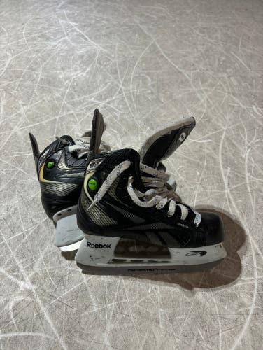 Used Junior Reebok Regular Width  Size 2.5 9K Hockey Skates